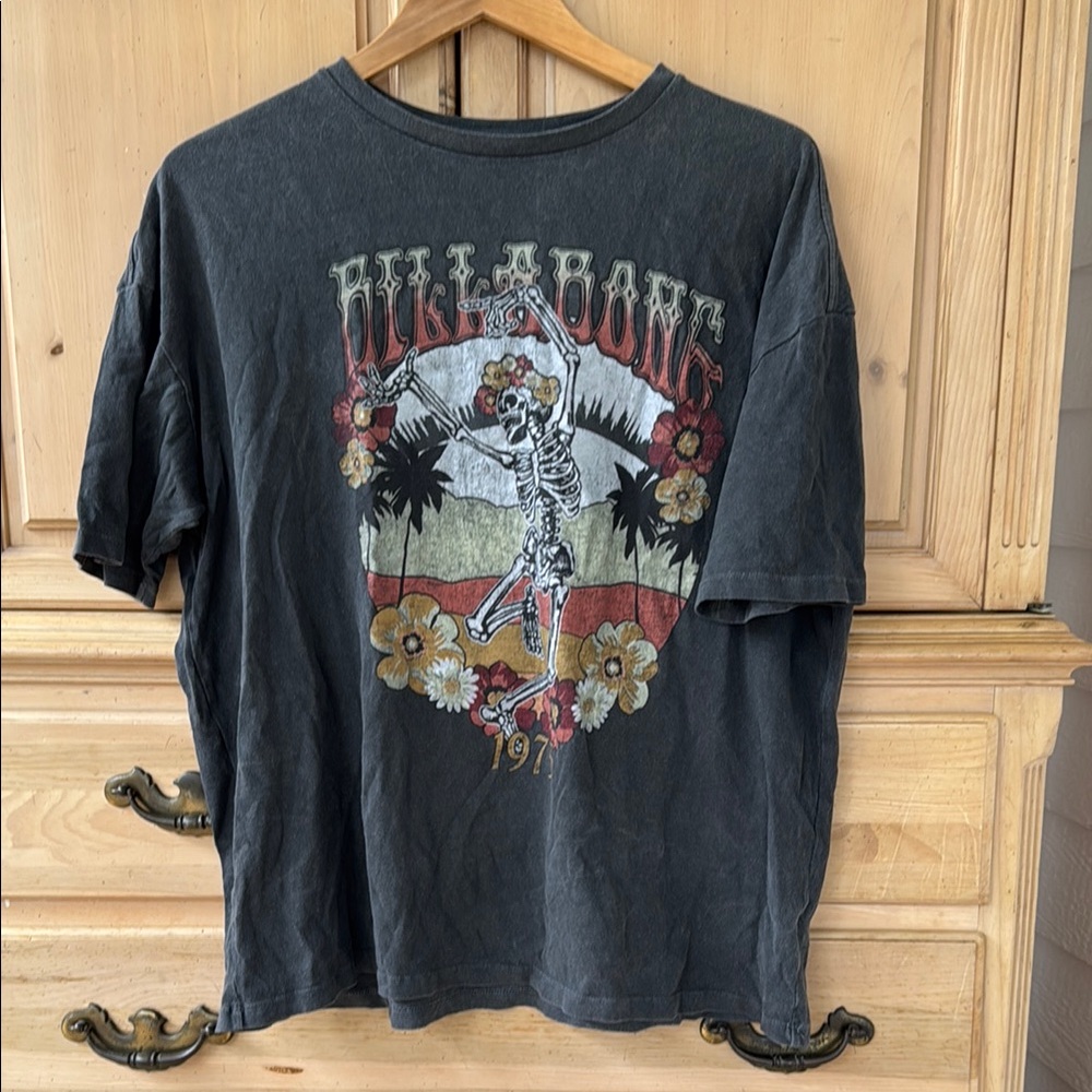 NWOT - Billabong Black and Red Short Sleeve Tee with Graphic Design